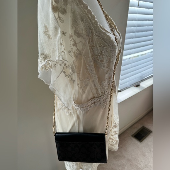 Coach Crossbody Wallet With Detachable Gold Chain - Like New Condition - Picture 4 of 15